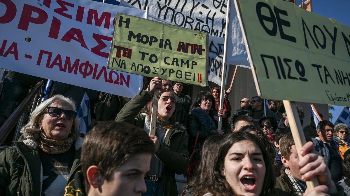 Řekové protestují proti uprchlíkům: Migrantů už je více než nás
